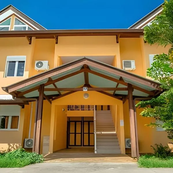 Hostel Toucan Coliving Les rives du mahury, Hotel in Dégrad des Cannes