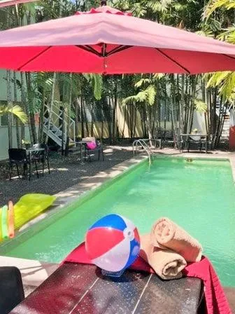 Suites Galván centro Colima, alberca, Wifi, parking, hotel in Colima