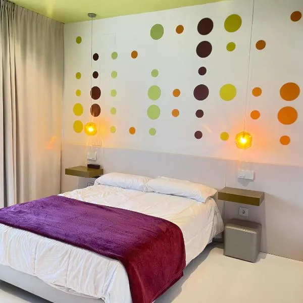 LAHOLA Glam Suites, hotel i Torremolinos