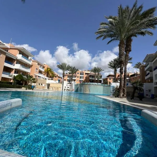 Iris Village Grand Apartment, hotelli Pafoksessa