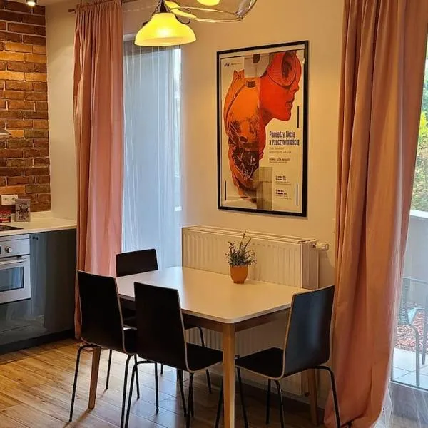 Lovely One-Bedroom Condo With Patio., hotel ve Varšavě