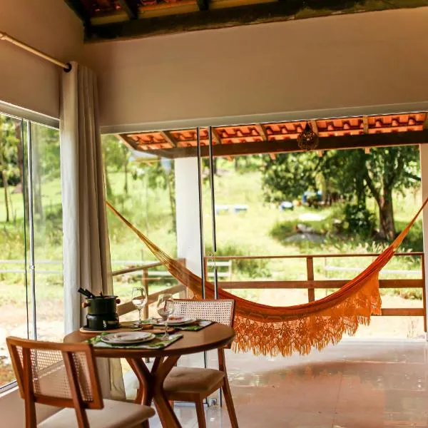 Chalés São João - a 500m da Cachoeira de Bom Jardim - com piscina, hotel i Cachoeiro de Itapemirim