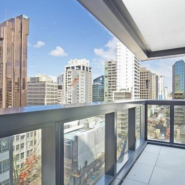 Stylish City Retreat Steps to Harbour & Sky Tower w Free Pool & Gym P110, Auckland