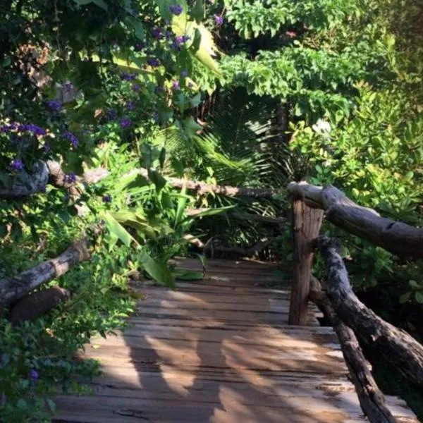 Tree Top Eco-Lodge, Hotel in Banlung