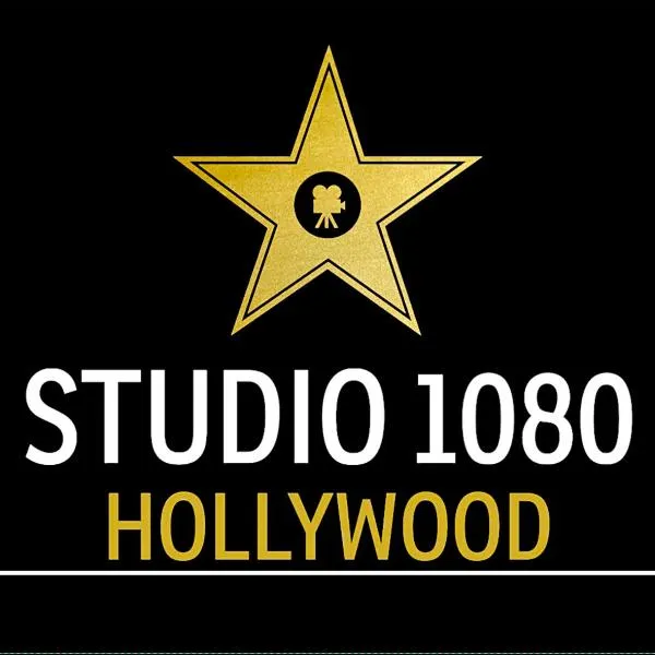 HOLLYWOOD HILLS JETLINER VIEWS at STUDIO 1080 HOLLYWOOD, hotel in Los Angeles