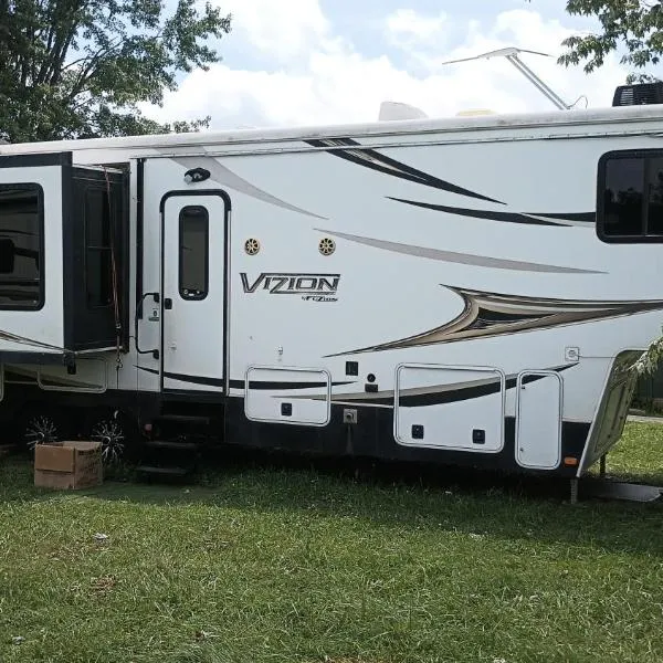 Howland's Hideout 2、Sampsonのホテル