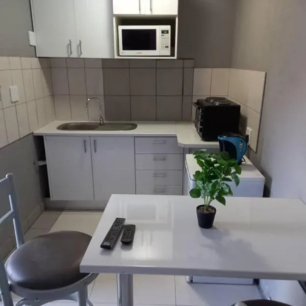 Kangumine Self Catering Units, hotel in Okakarara