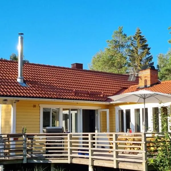 Villa Strömma Värmdö - Sthlm archipelago, comfortable & fully equipped, 35 min from city center, hotel v destinaci Värmdö