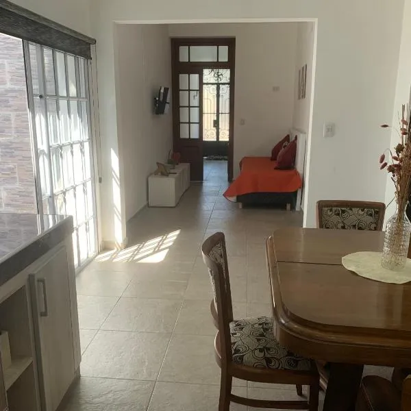 AQUI ES 4 !!, Hotel in Banfield