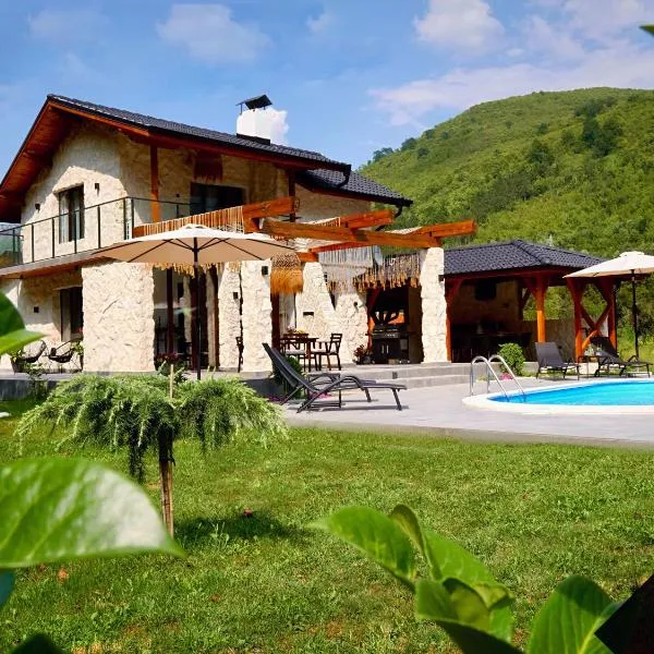 Valmont Luxury Chalet, hotel in Glozhene