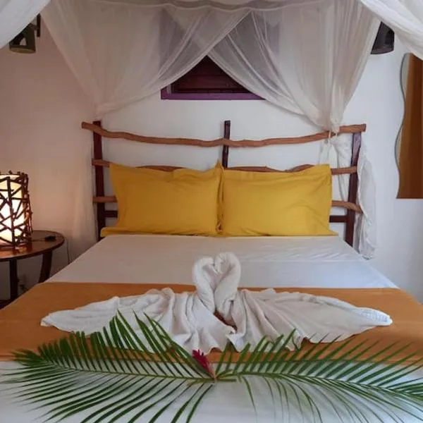 Bungalow atypique Ti Mabouya à 500m de la plage, hotel in Sainte-Anne