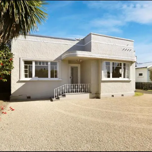 Central and Affordable - Cute Art Deco, hotel v destinaci Gisborne