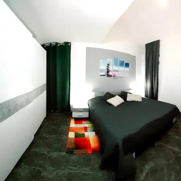 Apartmani Delas 2, hotel in Pješčana Uvala 