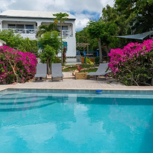 Blue Sail Apartments, hotel din Simpson Bay