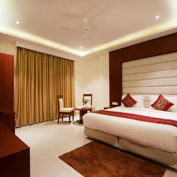 Hotel Z Suites with FREE Airport Drop，位于新德里的酒店