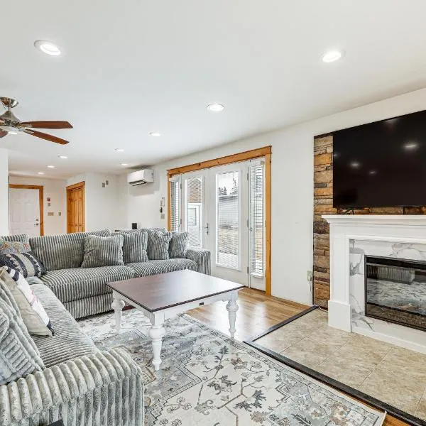 Spacious Presque Isle Home Walk to Downtown!、プレスク・アイルのホテル