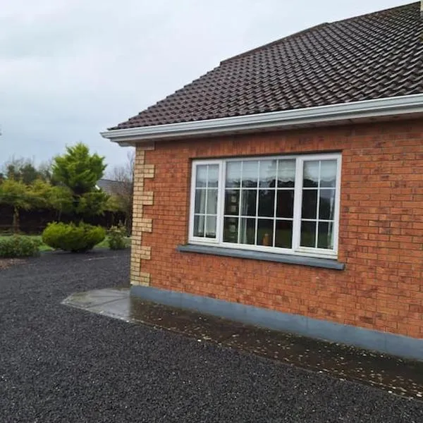 Welcome to Tunmobi Villa, its home away from home., Hotel in Ballyjamesduff