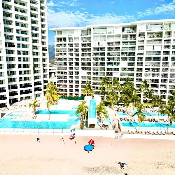 Harbor3008A Spectacular Beachfront Condo by Moikkarentals, hotel in Puerto Vallarta