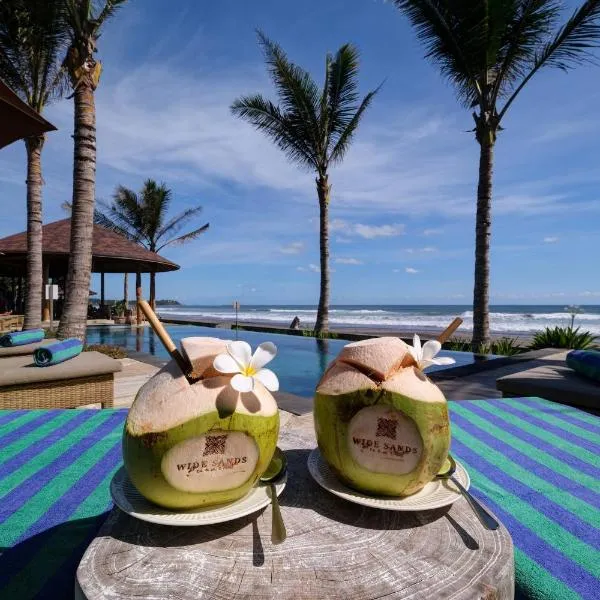 Wide Sands Beach Retreat, hotel di Pulukan