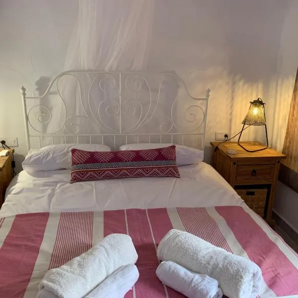 Casa Meraki - Entire Private Suite , 1 bed , Lounge Kitchen , Shower Room & More, hotel in Bédar