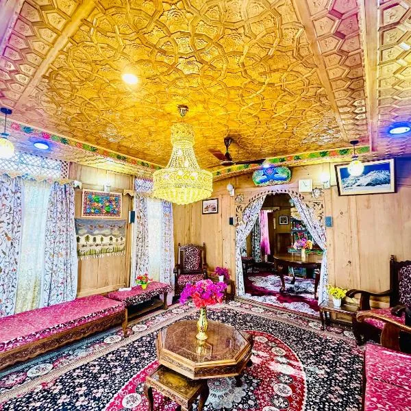 Houseboat New world, hotel in Srinagar