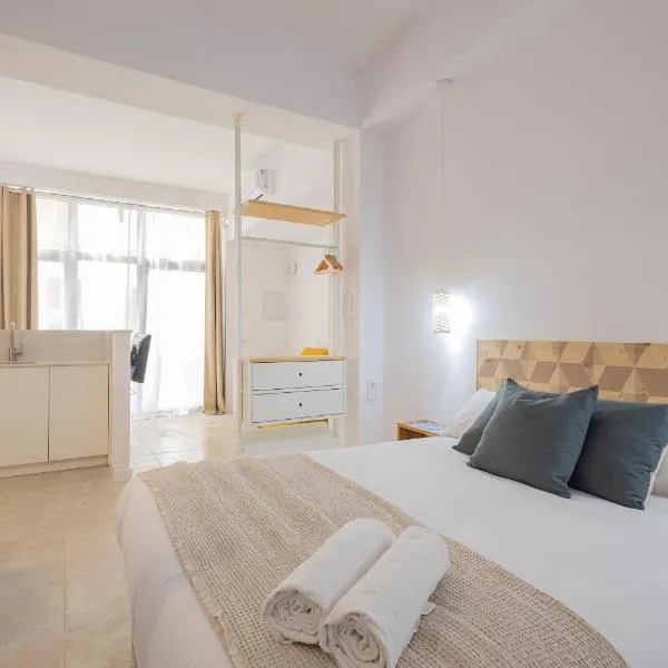 FLORIT FLATS - Quiet and Cozy Studios by the Joaquin Sorolla Station, hotel en Valencia