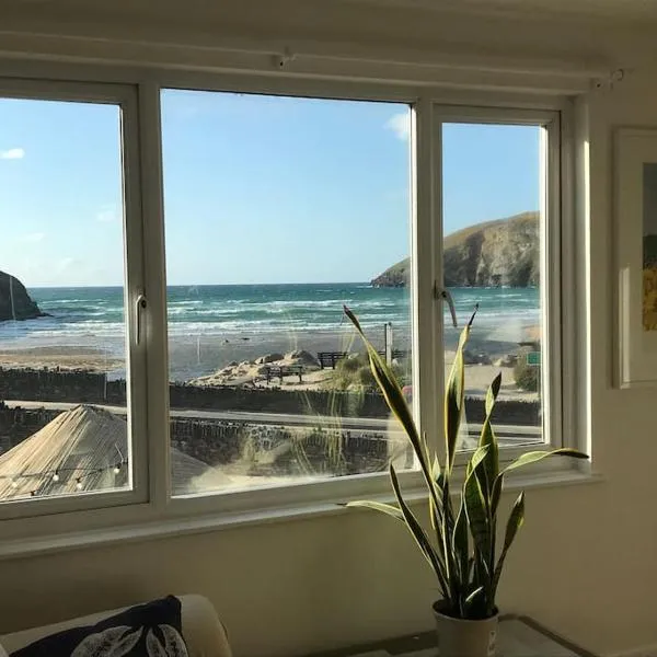 Fabulous Beach Pad Just 20 Paces From The Sea, hotel en Mawgan Porth