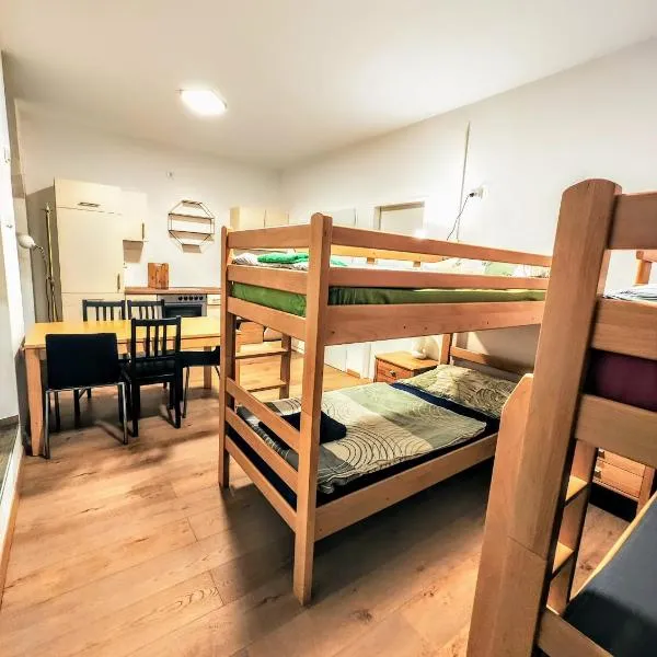 Cosy Family Condo // Double Deck, hotel in Vienna