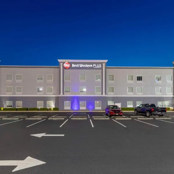 Best Western Plus Brunswick Inn & Suites, hôtel à Brunswick