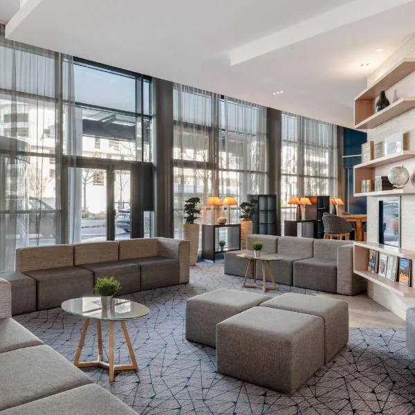 コートヤード バイ マリオット パリ ラ デファンス ウェスト - コロンブ（Courtyard by Marriott Paris La Defense West - Colombes）、コロンブのホテル