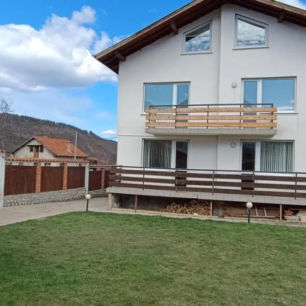 Къща за гости Релакс-Рaдуил, hôtel à Raduil