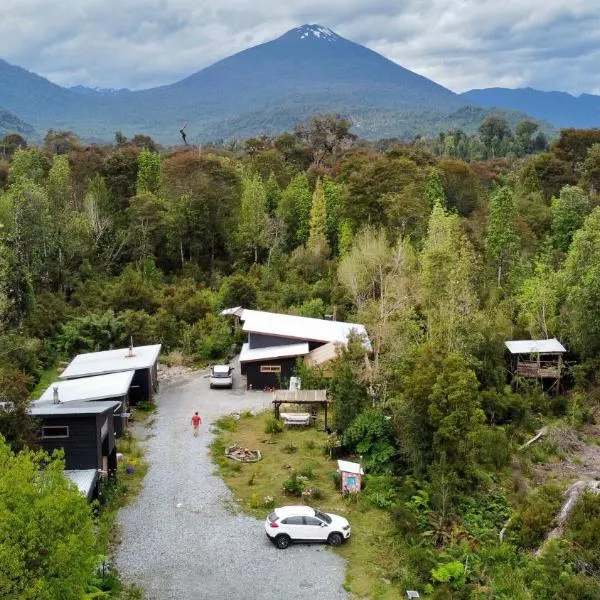 AUSVIA cabañas tinajas y spa, ξενοδοχείο σε Hornopiren