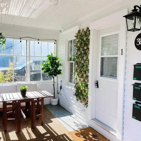 Spin & Sip - Dog-Friendly Vinyl Vibes Downtown, hotel in Fredericton