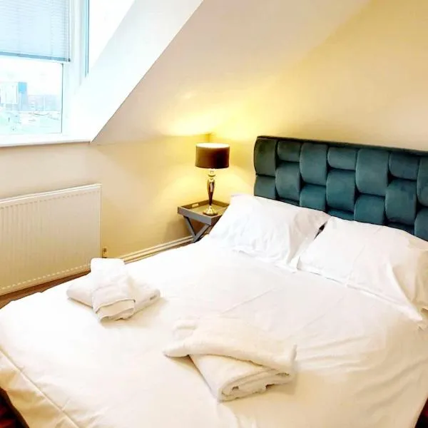 Apartment 5 - two bedroom luxury apartment close to town, mainline rail & theatre stylish and comfortable, Hotel in Darlington
