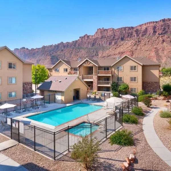 6E Family Friendly RedCliff Condo, POOL & HOT TUB, hotel em Moab