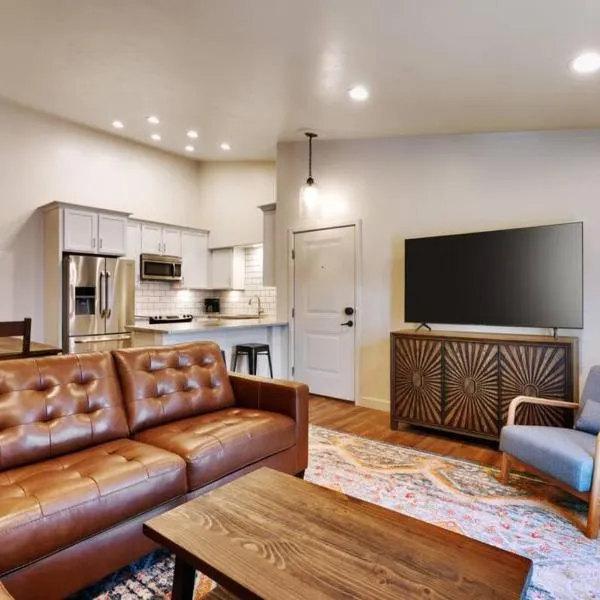 2K Top Floor Moab RedCliff Condo, POOL & HOT TUB、モアブのホテル