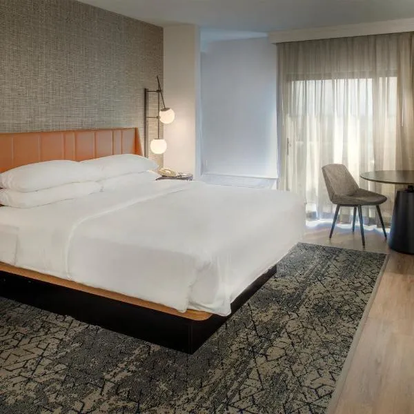 西港广场喜来登酒店，位于马里兰高地的酒店