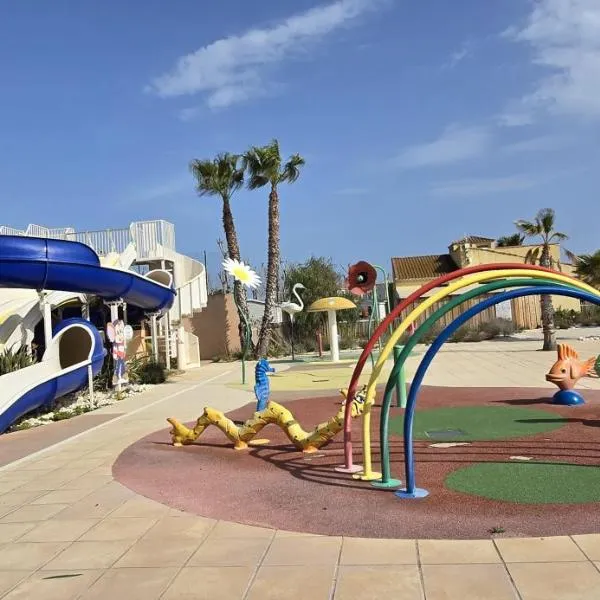 MOBIL HOME CAMPING LES SABLES DU MIDI, hôtel à Sérignan
