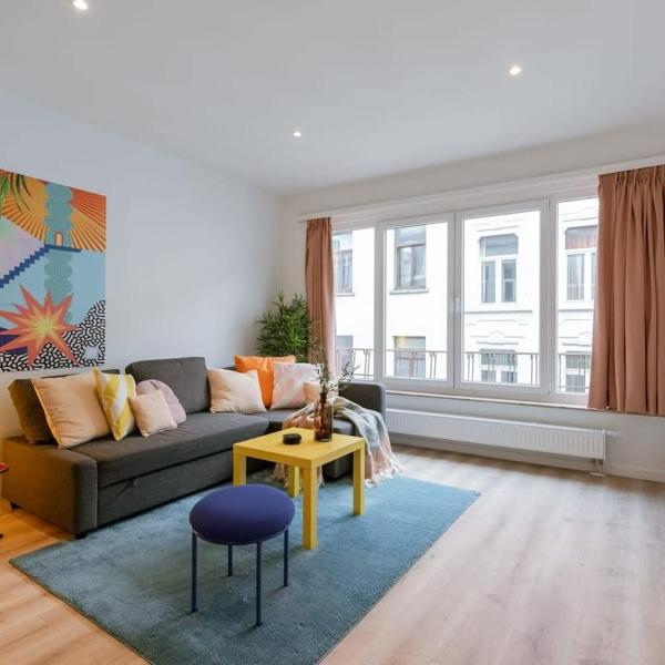 Colorful POP apartment in the heart of Antwerp, Антверпен