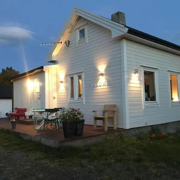 Bestemors hus ca 3mil utenfor Sortland Sent, hotel in Sortland