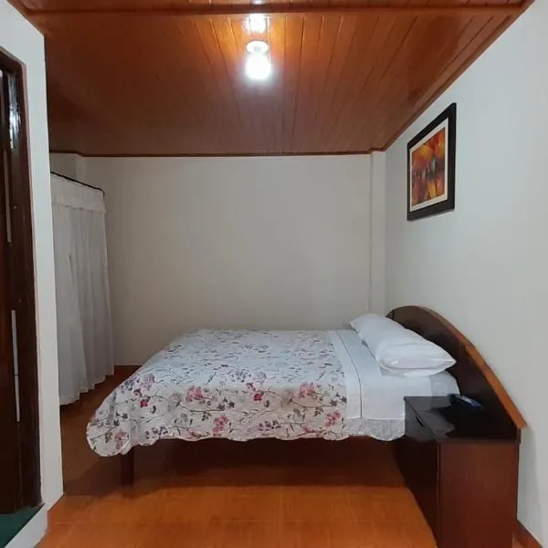 HOSPEDAJE D`NOA En el centro de Oxapampa, ξενοδοχείο σε Oxapampa