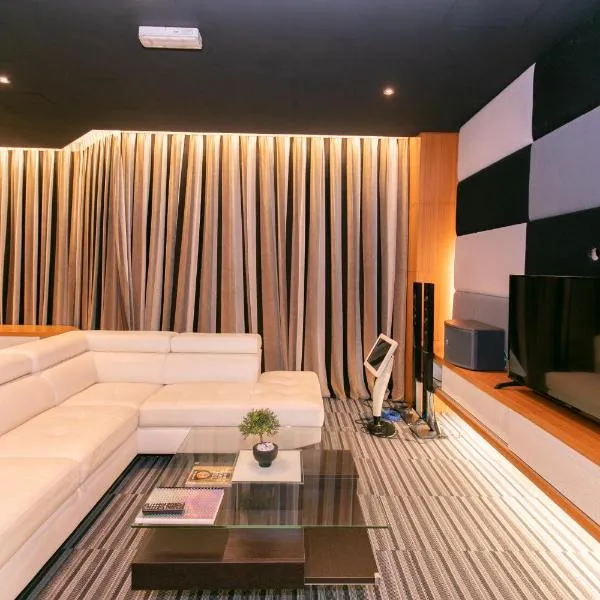 Tanjung Bungah 5BR 18 Bungalow KTV, hotel v destinaci Tanjung Bungah