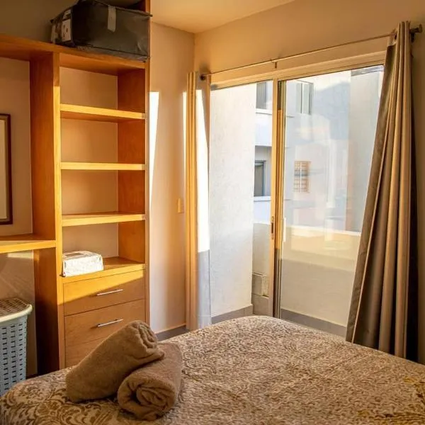 Downtown Beach Condo w/ Pool, hotel a Cabo San Lucas