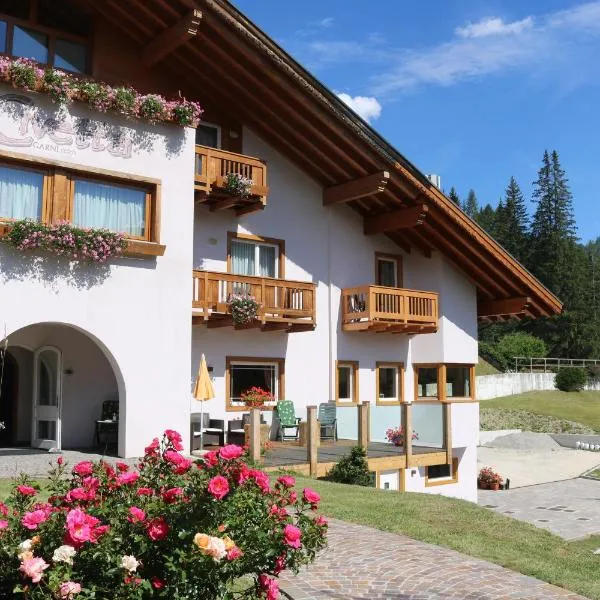 Hotel Garni Civetta, hotel a Selva di Cadore