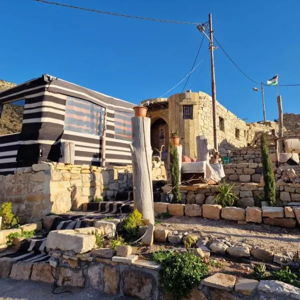 My Grandfather's House, hotel v destinaci Dana
