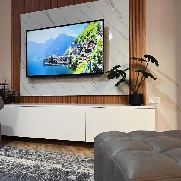 New modern Tirana apartment，位于地拉那的酒店