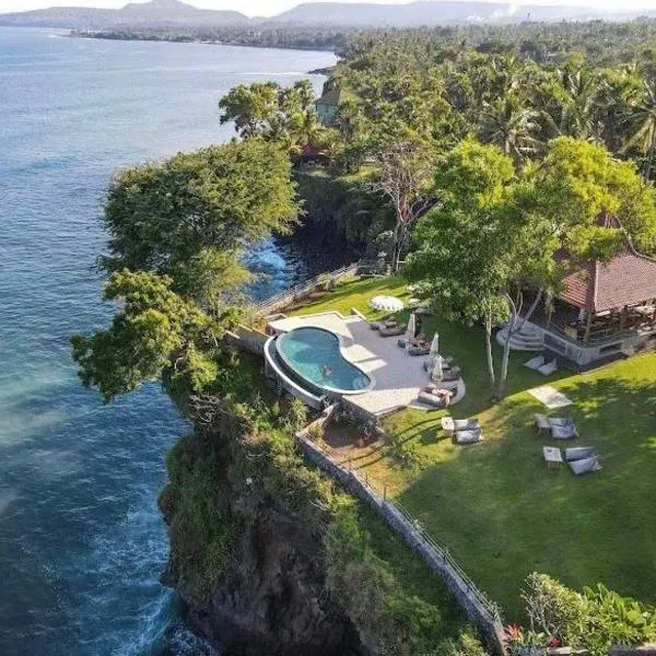 Bali Cliff Glamping, hotel v destinaci Seraya