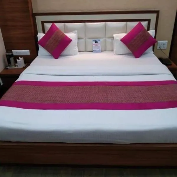 HOTEL DHANUA PALACE, hotel en Chandigarh