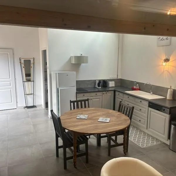 LOFT #5 Angers Loire, hotel v destinaci Corné