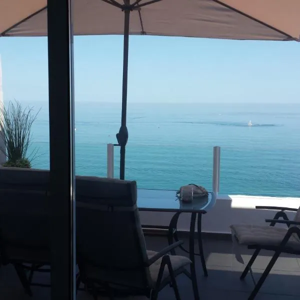 Beachfront Bungalow Apartment, hotel in Torremolinos